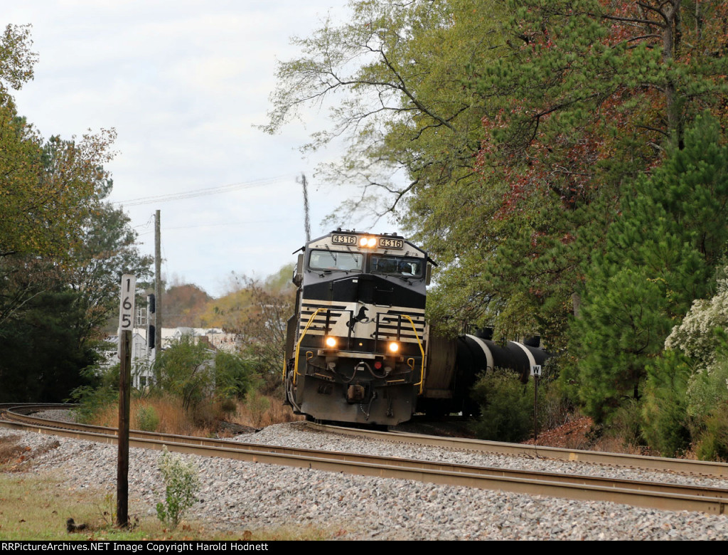 NS 4316 leads train 350-16 